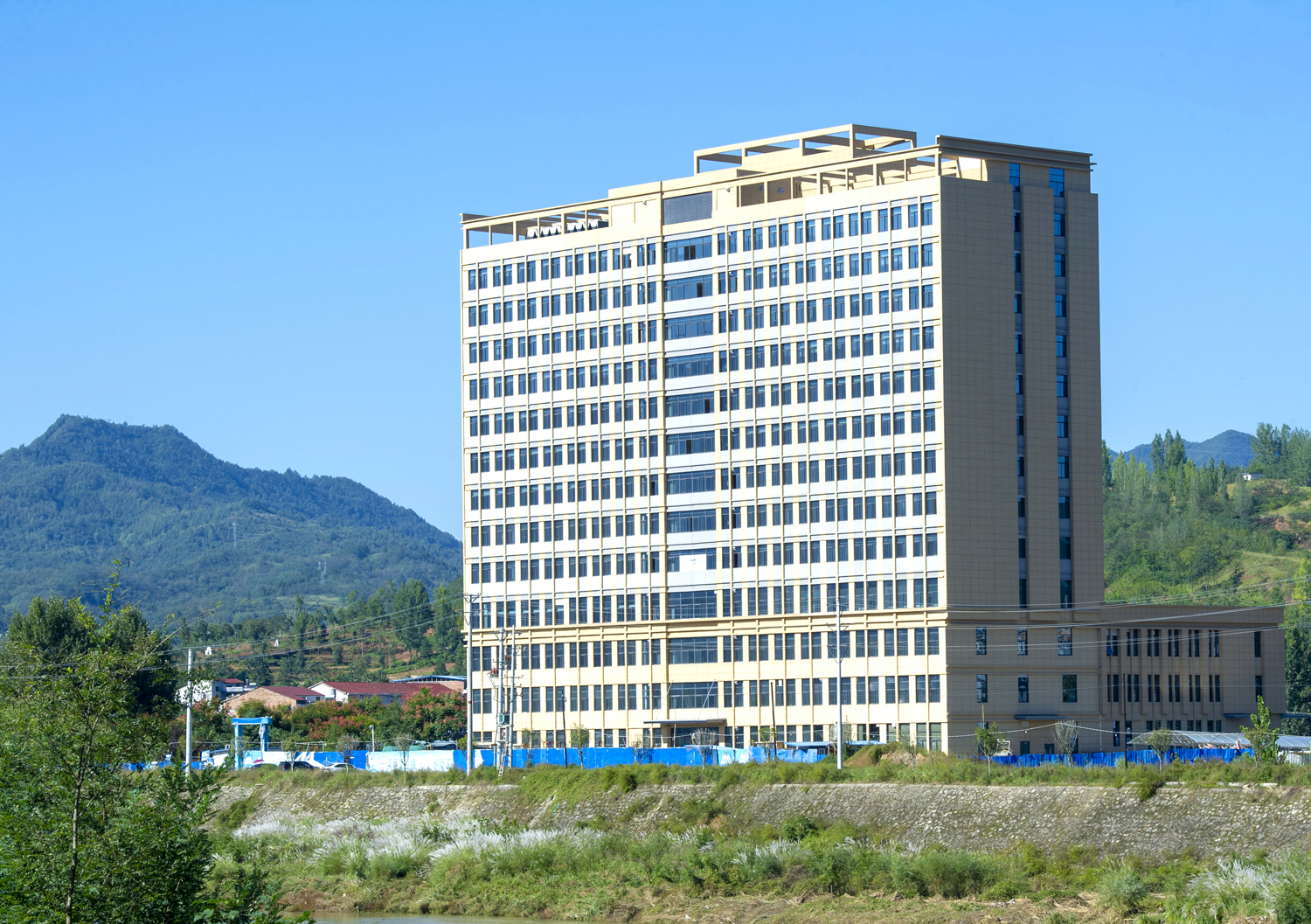 ����������ҽԺ�ۺ�סԺ¥����